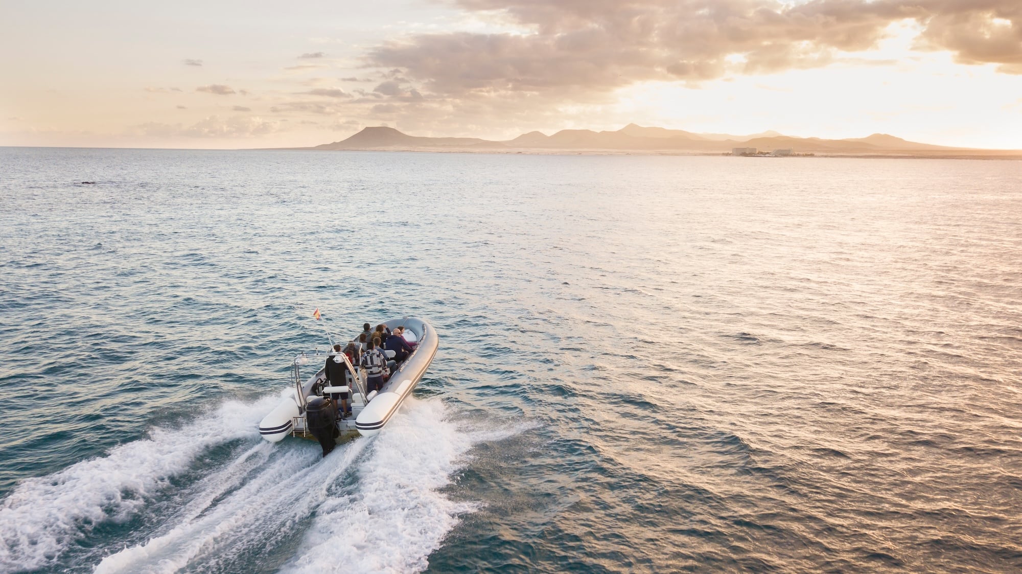 Mit dem Speedboat zur Lobos-Insel