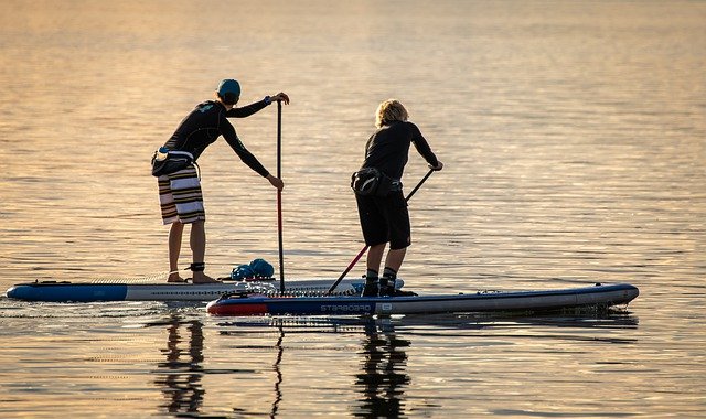 Stand up Paddle Bei Sonnenuntergang