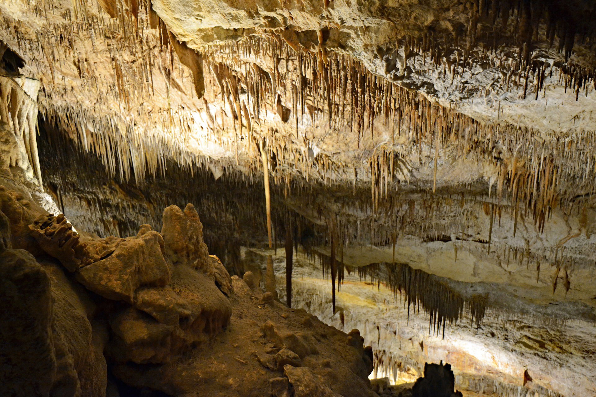 Tropfsteinhöhle auf Mallorca (hier Coves del Drac)